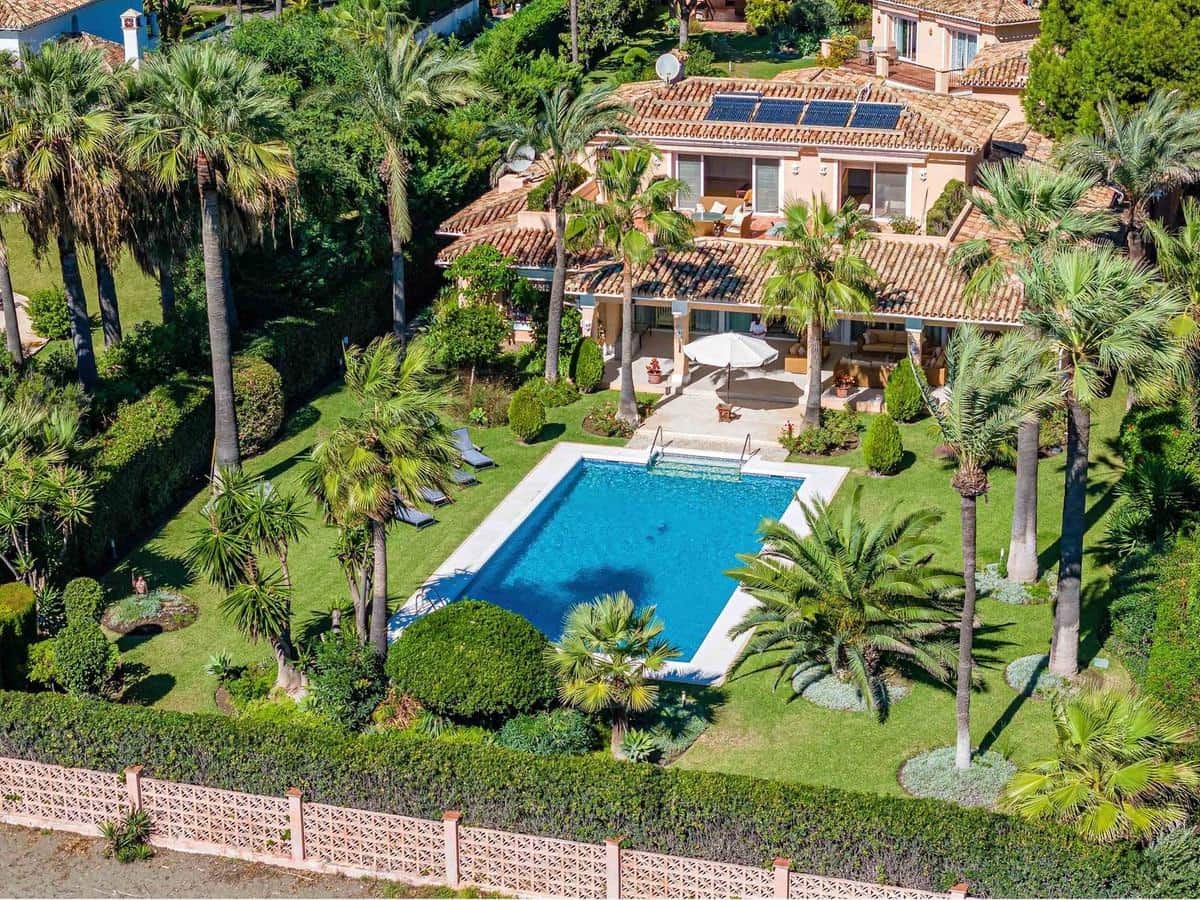 9 sypialnia Willa na sprzedaż w Estepona z basenem garażem - 8 925 000 € (Ref: 8268992)