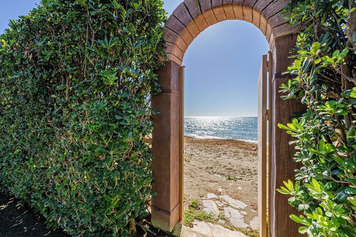 9 sypialnia Willa na sprzedaż w Estepona z basenem garażem - 8 925 000 € (Ref: 8268992)