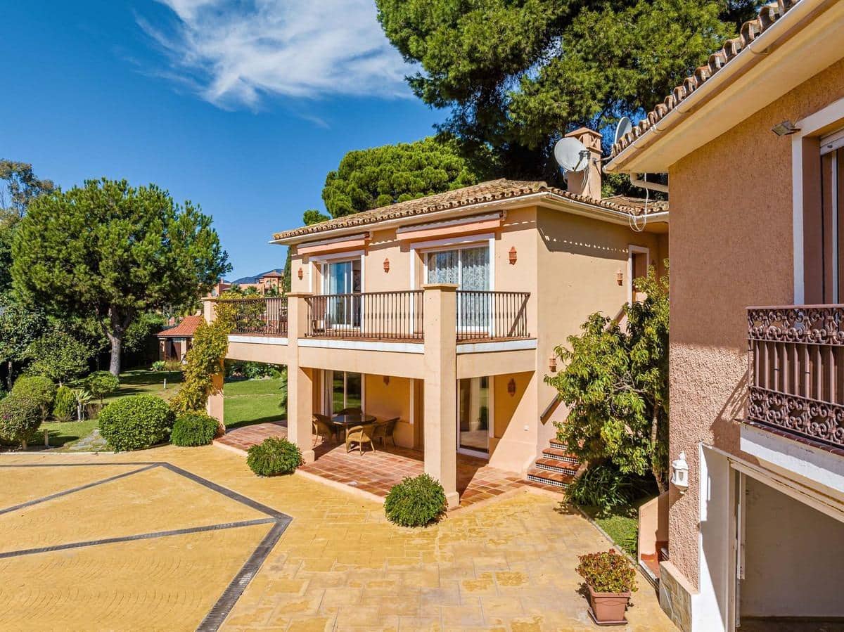 9 sypialnia Willa na sprzedaż w Estepona z basenem garażem - 8 925 000 € (Ref: 8268992)