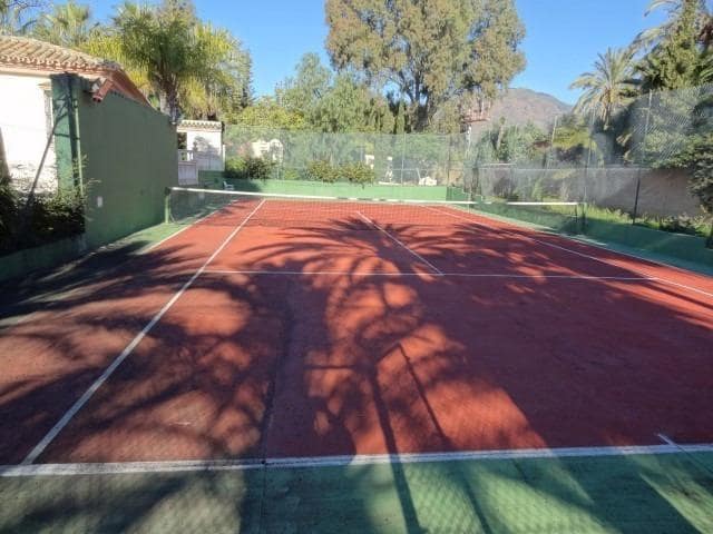 5 bedroom Villa for sale in Estepona with pool garage - € 10,000,000 (Ref: 8268993)