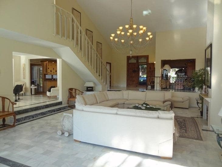 5 bedroom Villa for sale in Estepona with pool garage - € 10,000,000 (Ref: 8268993)