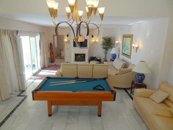 5 bedroom Villa for sale in Estepona with pool garage - € 10,000,000 (Ref: 8268993)