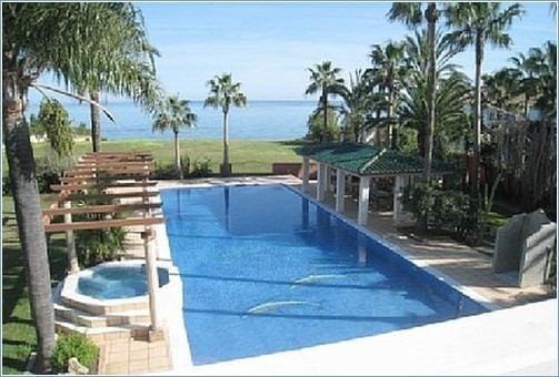 5 bedroom Villa for sale in Estepona with pool garage - € 10,000,000 (Ref: 8268993)