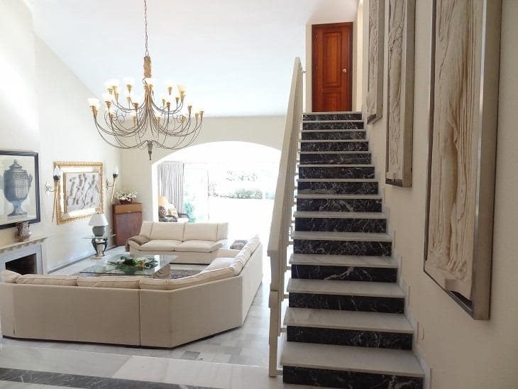 5 bedroom Villa for sale in Estepona with pool garage - € 10,000,000 (Ref: 8268993)