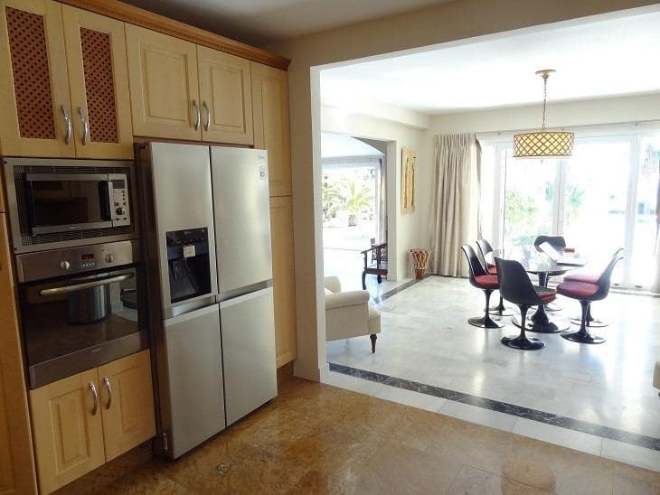 5 bedroom Villa for sale in Estepona with pool garage - € 10,000,000 (Ref: 8268993)