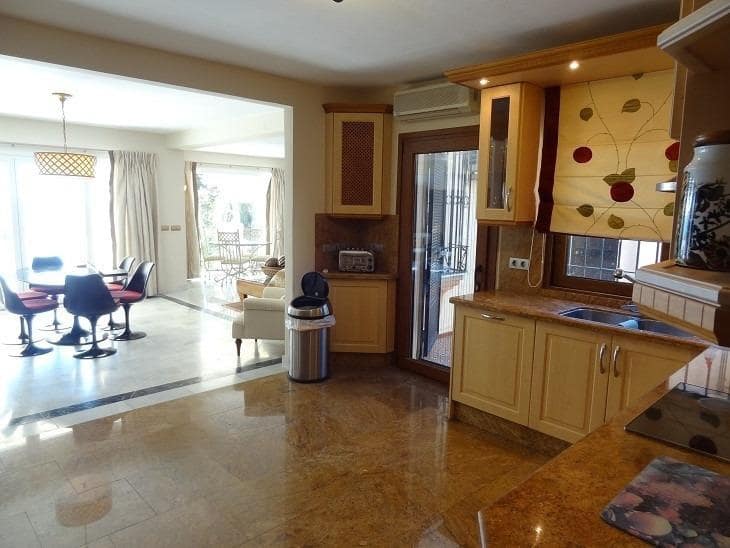 5 bedroom Villa for sale in Estepona with pool garage - € 10,000,000 (Ref: 8268993)