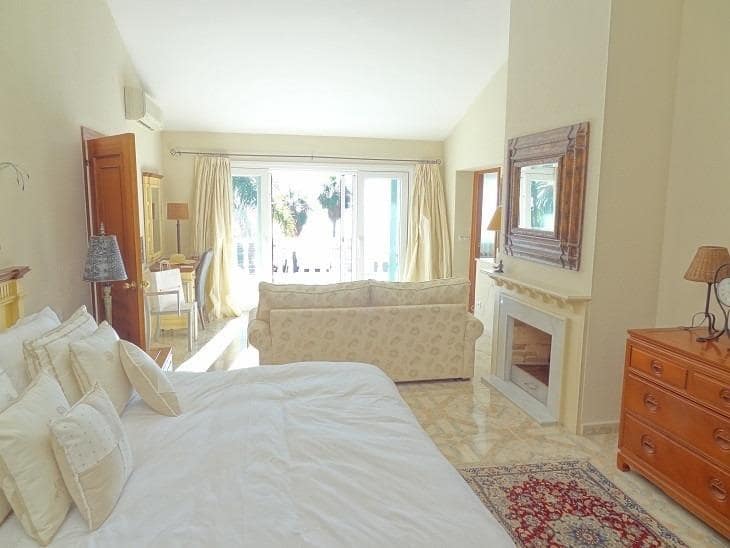 5 bedroom Villa for sale in Estepona with pool garage - € 10,000,000 (Ref: 8268993)