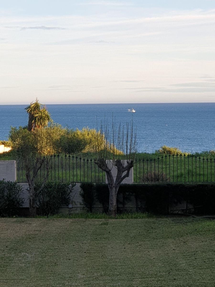 5 bedroom Villa for sale in Estepona with pool garage - € 10,000,000 (Ref: 8268993)