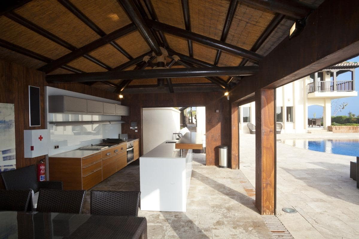 7 soverom Villa til salgs i Guadalmina med svømmebasseng garasje - € 8 900 000 (Ref: 8268994)