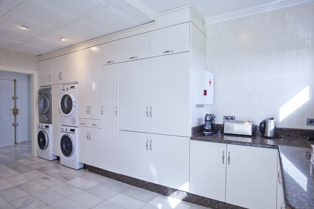 7 soverom Villa til salgs i Guadalmina med svømmebasseng garasje - € 8 900 000 (Ref: 8268994)