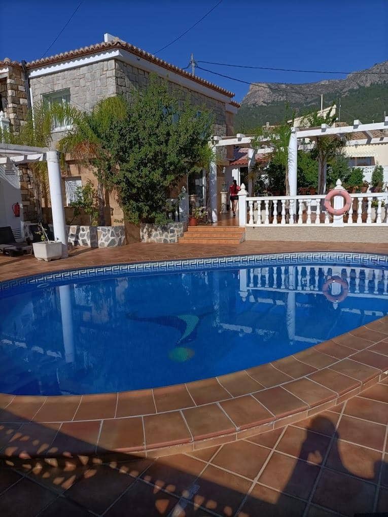 10 soveværelse Hotel til salg i Calpe / Calp med swimmingpool - € 850.000 (Ref: 8386652)