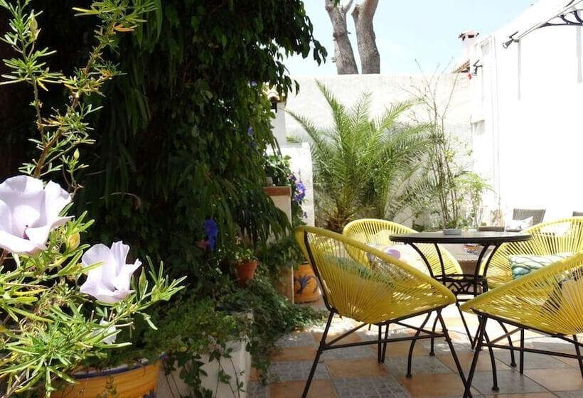 18 soveværelse Hotel til salg i Calpe / Calp med swimmingpool garage - € 1.050.000 (Ref: 8386653)