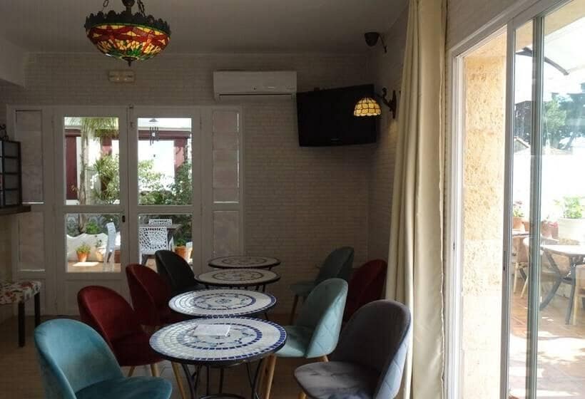 18 soveværelse Hotel til salg i Calpe / Calp med swimmingpool garage - € 1.050.000 (Ref: 8386653)