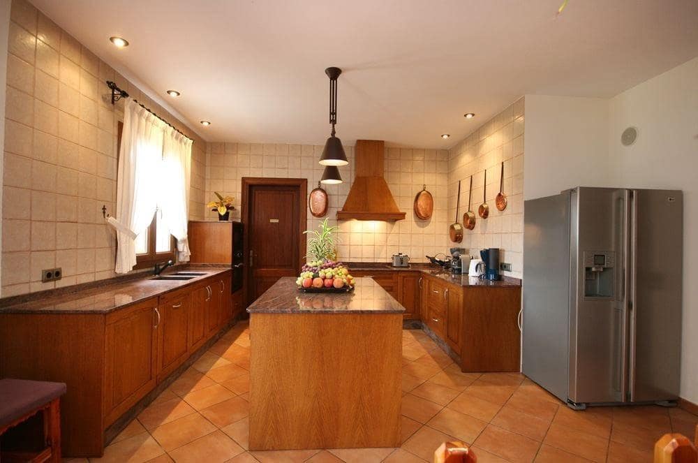 7 soveværelse Finca/Landehus til salg i Porreres med swimmingpool garage - € 1.800.000 (Ref: 8476232)