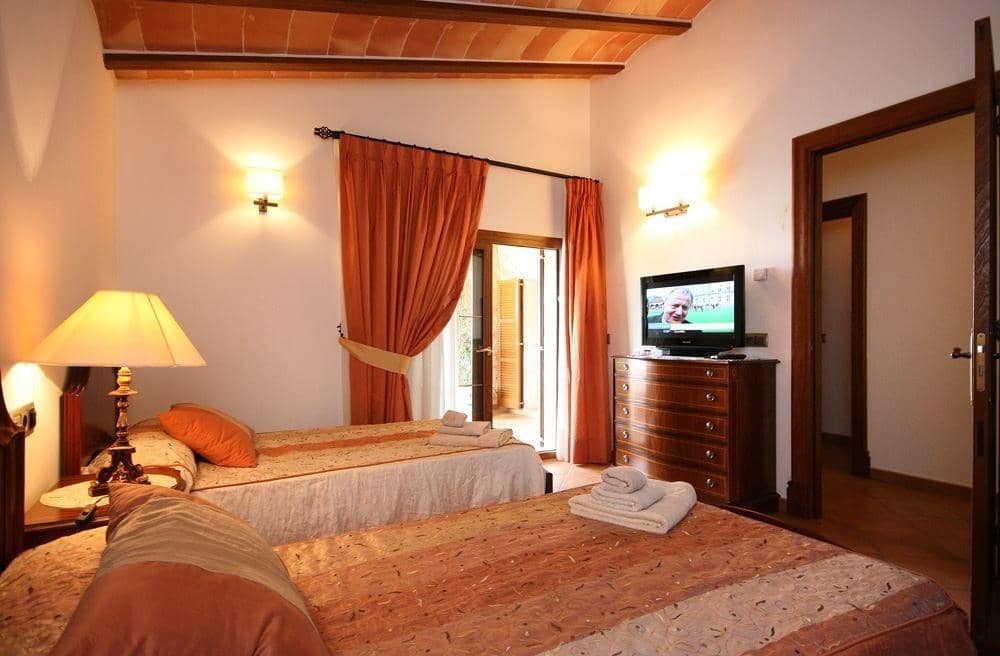 7 soveværelse Finca/Landehus til salg i Porreres med swimmingpool garage - € 1.800.000 (Ref: 8476232)