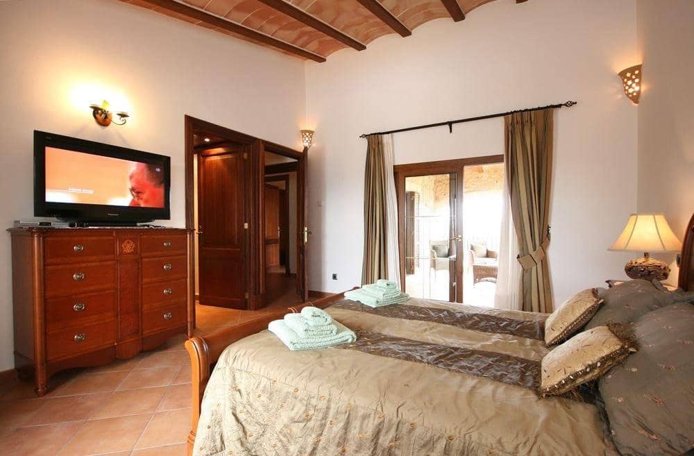 7 soveværelse Finca/Landehus til salg i Porreres med swimmingpool garage - € 1.800.000 (Ref: 8476232)