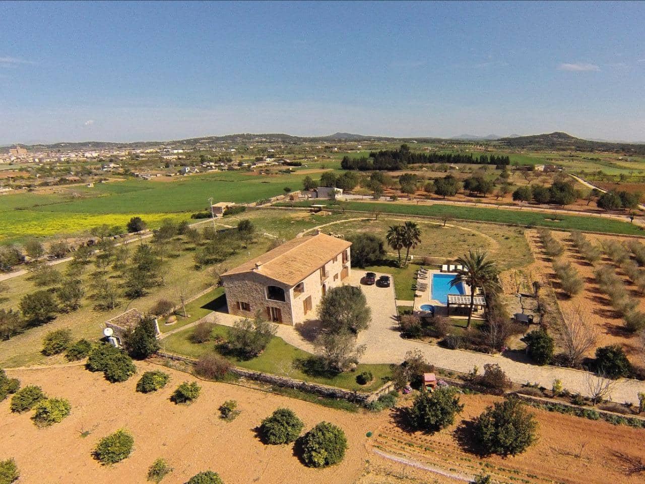 7 soveværelse Finca/Landehus til salg i Porreres med swimmingpool garage - € 1.800.000 (Ref: 8476232)