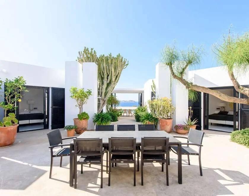7 soverom Villa til salgs i Ibiza by med svømmebasseng garasje - € 11 000 000 (Ref: 8482151)