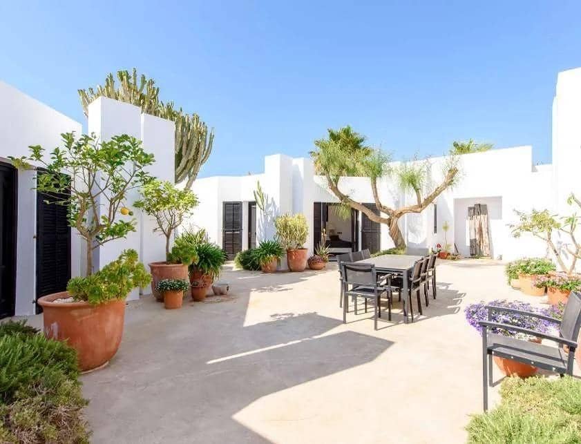 7 soverom Villa til salgs i Ibiza by med svømmebasseng garasje - € 11 000 000 (Ref: 8482151)