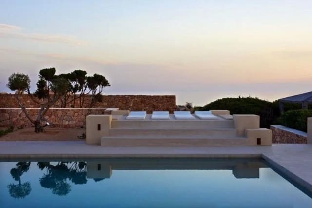 7 soverom Villa til salgs i Ibiza by med svømmebasseng garasje - € 11 000 000 (Ref: 8482151)