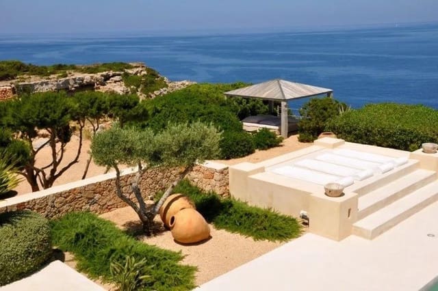 7 soverom Villa til salgs i Ibiza by med svømmebasseng garasje - € 11 000 000 (Ref: 8482151)