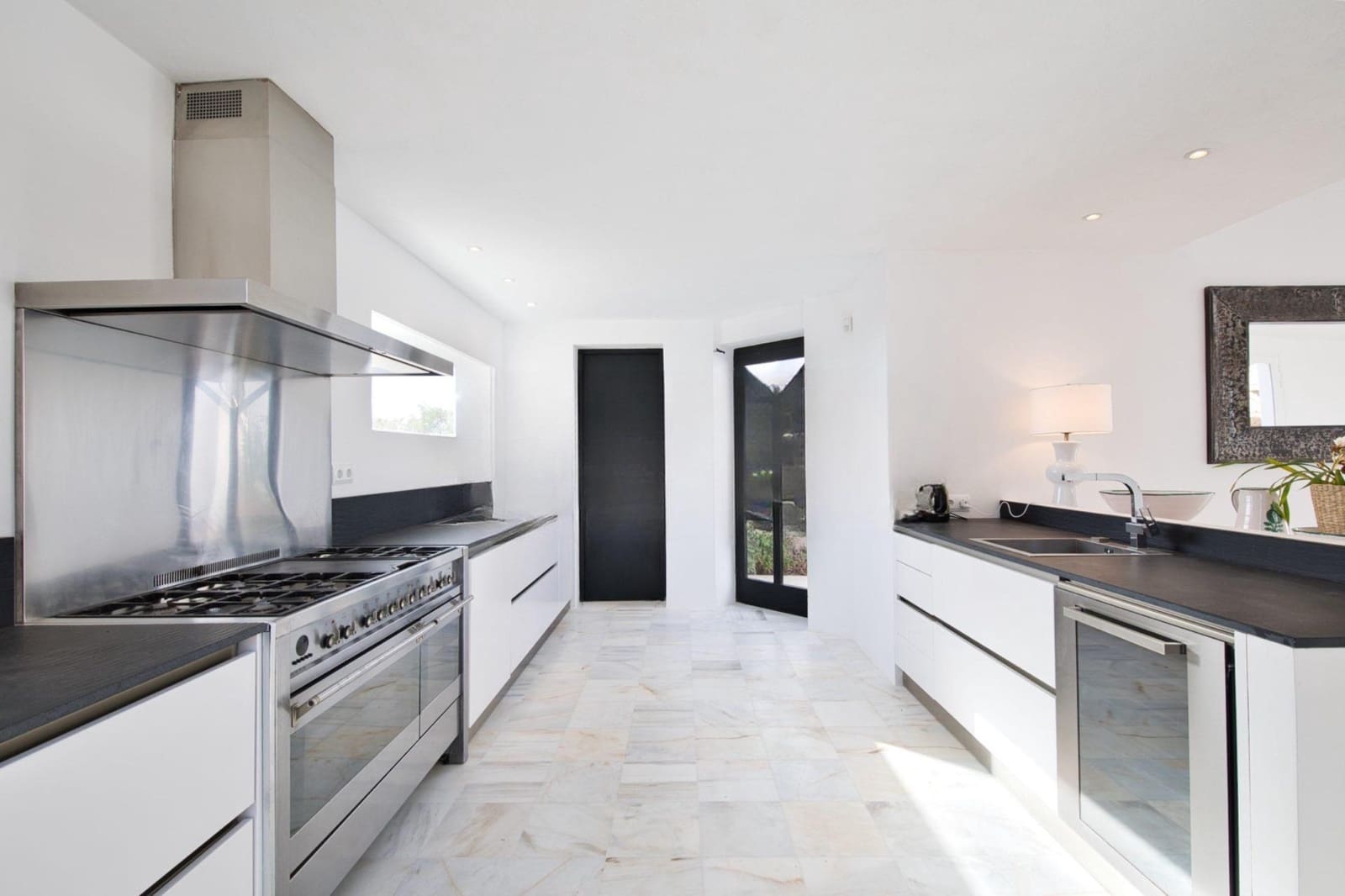 7 soverom Villa til salgs i Ibiza by med svømmebasseng garasje - € 11 000 000 (Ref: 8482151)