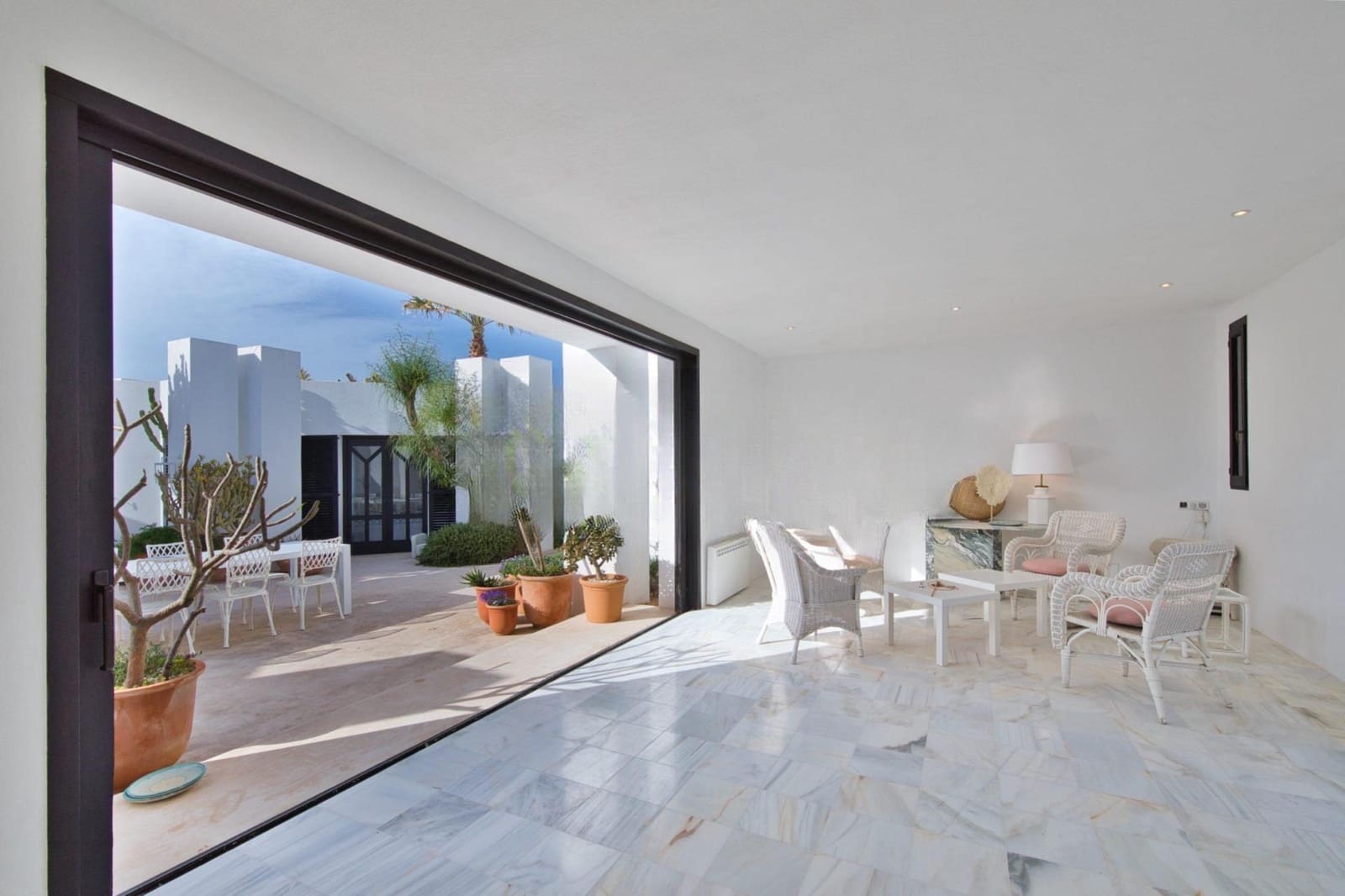 7 soverom Villa til salgs i Ibiza by med svømmebasseng garasje - € 11 000 000 (Ref: 8482151)