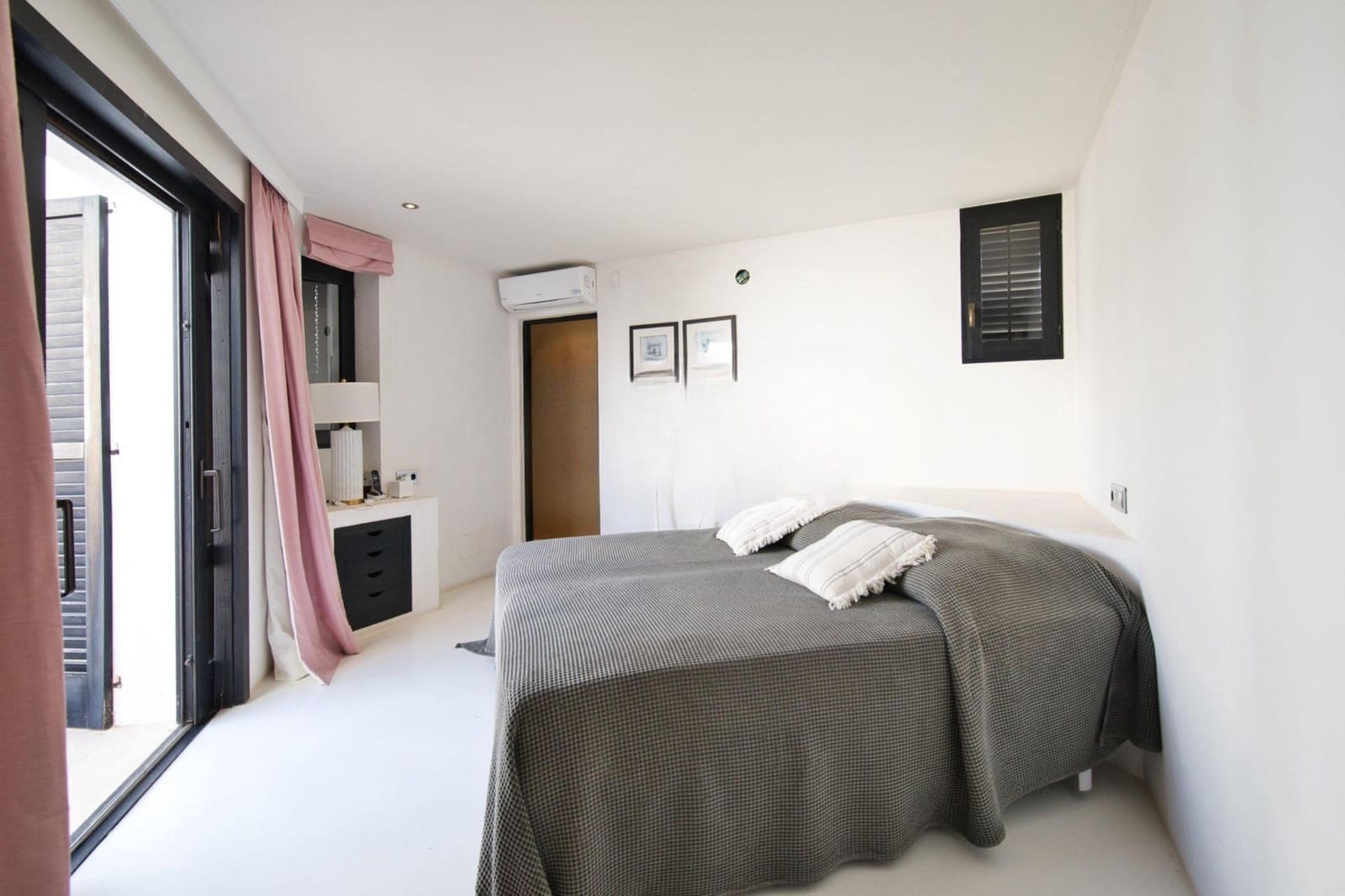 7 soverom Villa til salgs i Ibiza by med svømmebasseng garasje - € 11 000 000 (Ref: 8482151)