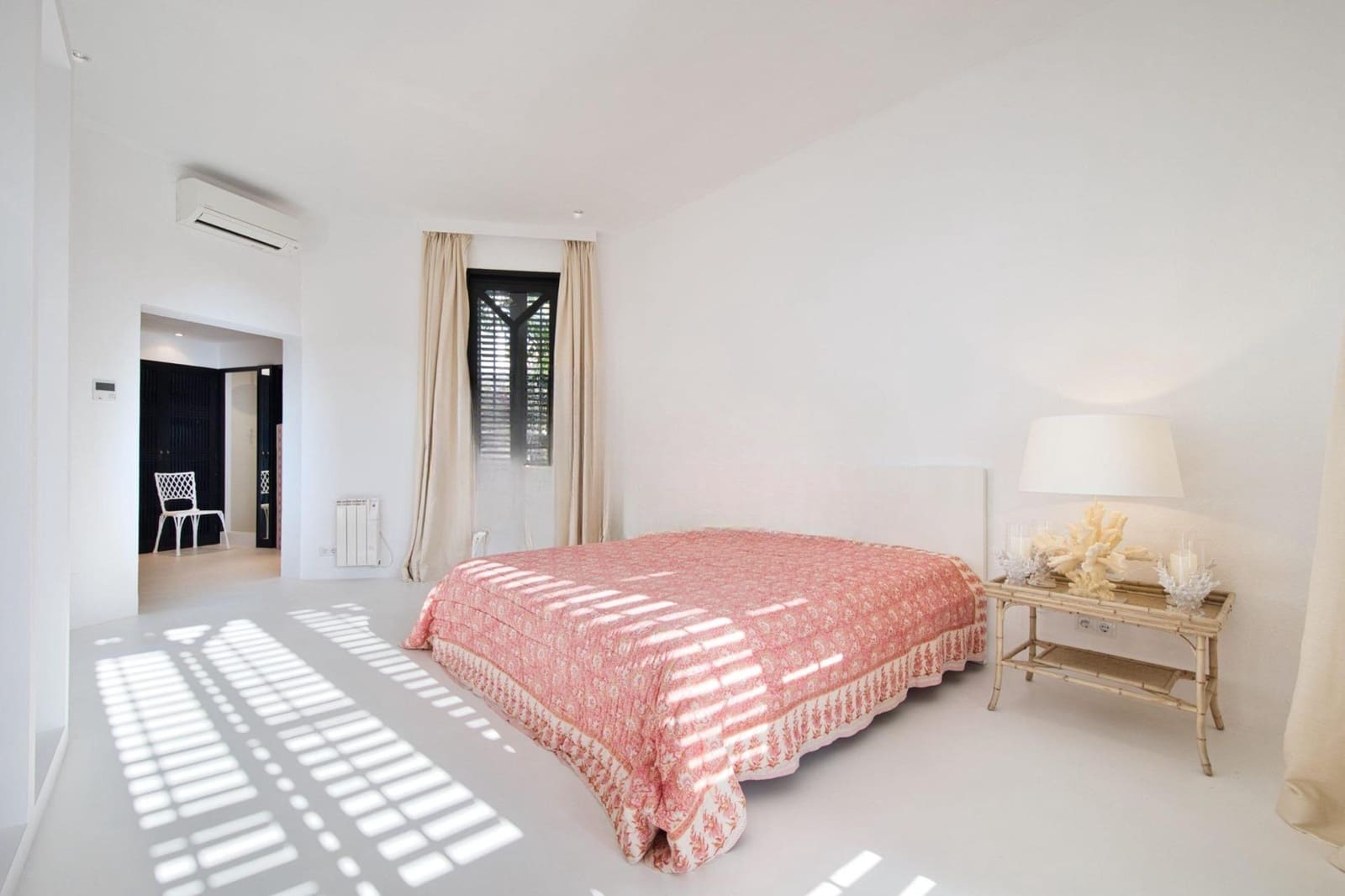 7 soverom Villa til salgs i Ibiza by med svømmebasseng garasje - € 11 000 000 (Ref: 8482151)