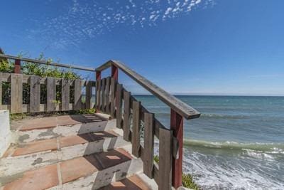 2 soveværelse Semi-Rækkehus til salg i New Golden Mile, Estepona med swimmingpool garage - € 650.000 (Ref: 8519386)