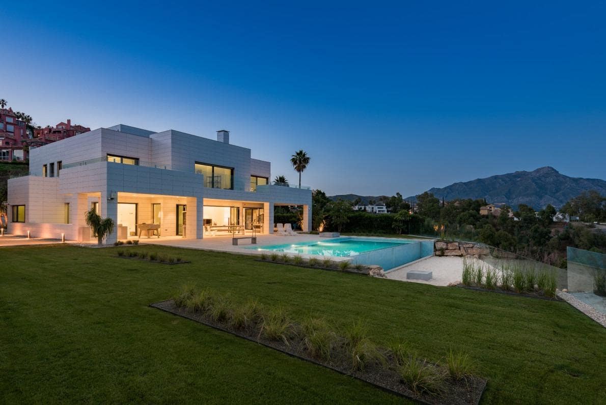 6 bedroom Villa for sale in Monte Halcones with pool garage - € 5,450,000 (Ref: 8527736)