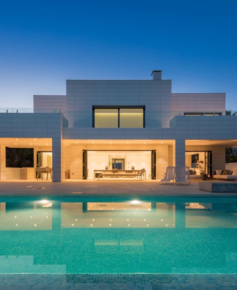 6 bedroom Villa for sale in Monte Halcones with pool garage - € 5,450,000 (Ref: 8527736)
