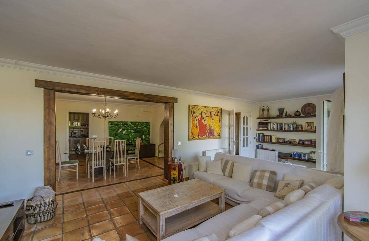 3 slaapkamer Villa te koop in Marbella - € 850.000 (Ref: 8701832)