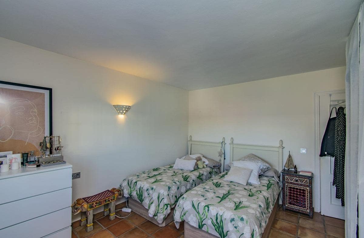 3 slaapkamer Villa te koop in Marbella - € 850.000 (Ref: 8701832)