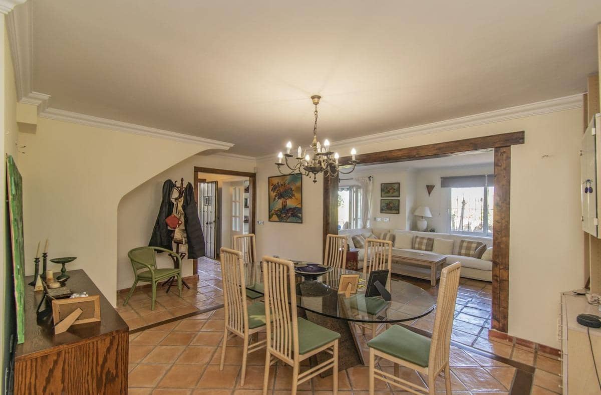 3 slaapkamer Villa te koop in Marbella - € 850.000 (Ref: 8701832)