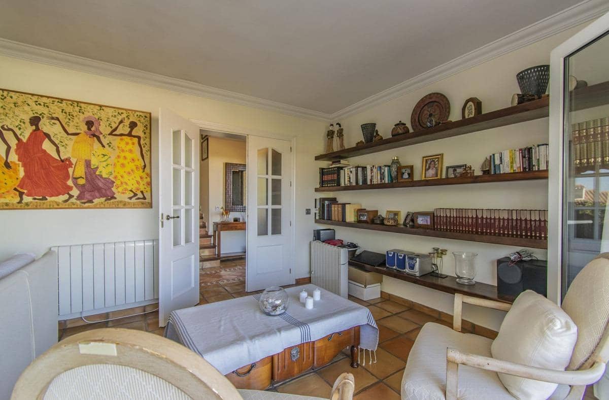 3 slaapkamer Villa te koop in Marbella - € 850.000 (Ref: 8701832)