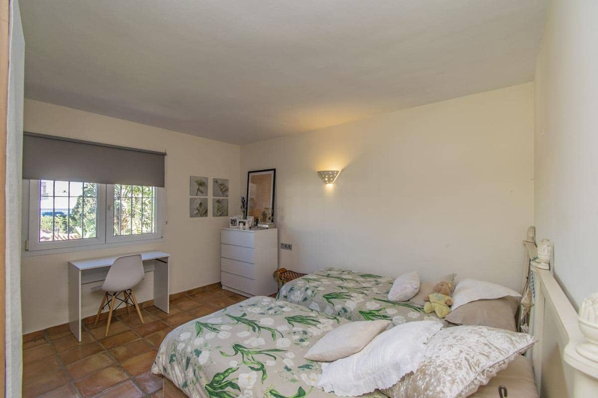 3 slaapkamer Villa te koop in Marbella - € 850.000 (Ref: 8701832)