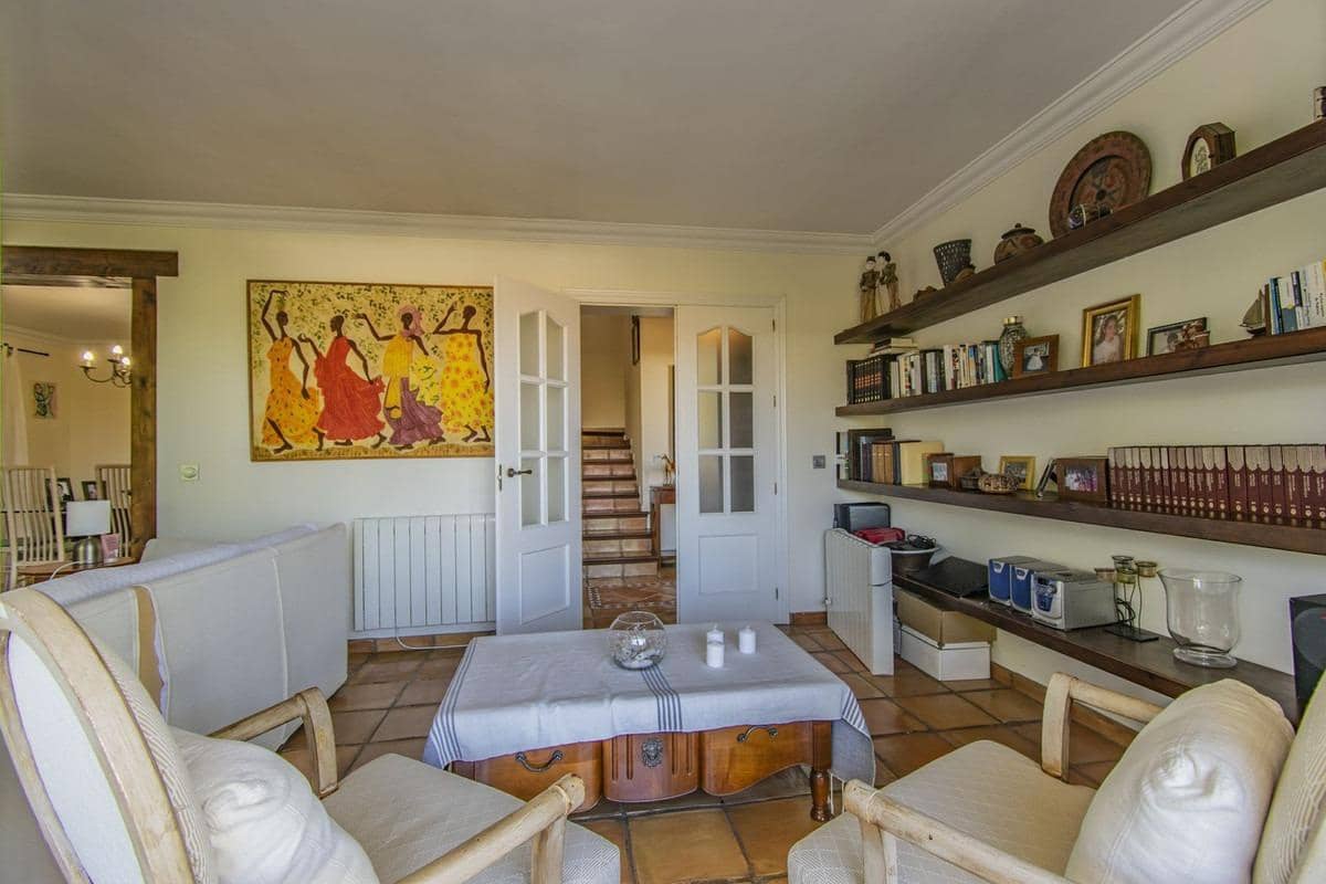 3 slaapkamer Villa te koop in Marbella - € 850.000 (Ref: 8701832)