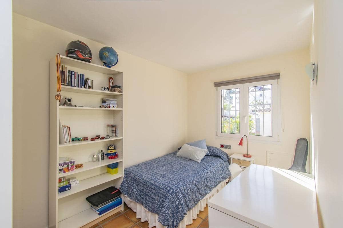 3 slaapkamer Villa te koop in Marbella - € 850.000 (Ref: 8701832)