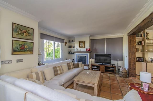 3 slaapkamer Villa te koop in Marbella - € 850.000 (Ref: 8701832)