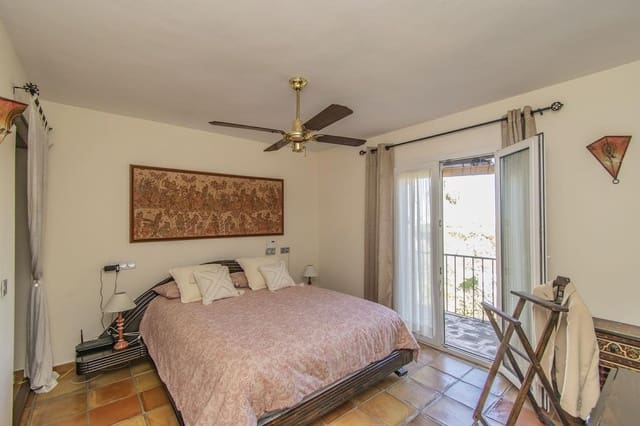 3 slaapkamer Villa te koop in Marbella - € 850.000 (Ref: 8701832)