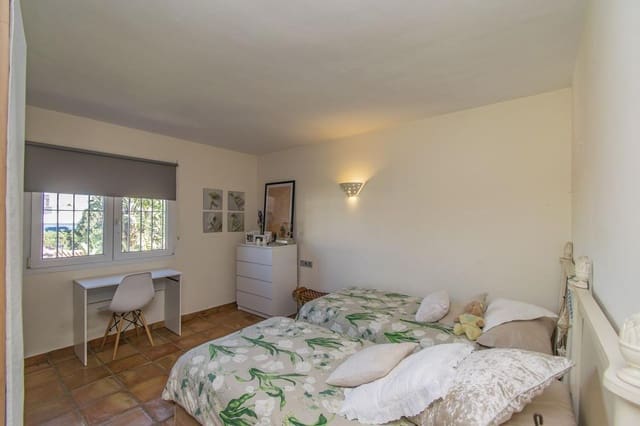 3 slaapkamer Villa te koop in Marbella - € 850.000 (Ref: 8701832)