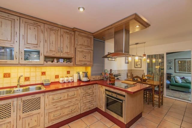 3 slaapkamer Villa te koop in Marbella - € 850.000 (Ref: 8701832)