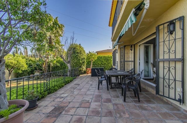 3 slaapkamer Villa te koop in Marbella - € 850.000 (Ref: 8701832)