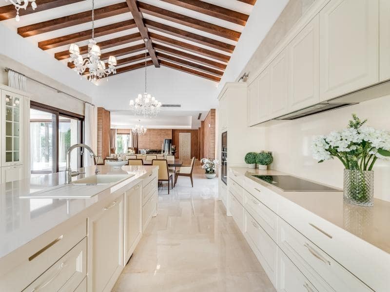 Chalet de 6 habitaciones en Nueva Andalucia en venta con piscina garaje - 6.495.000 € (Ref: 9038002)