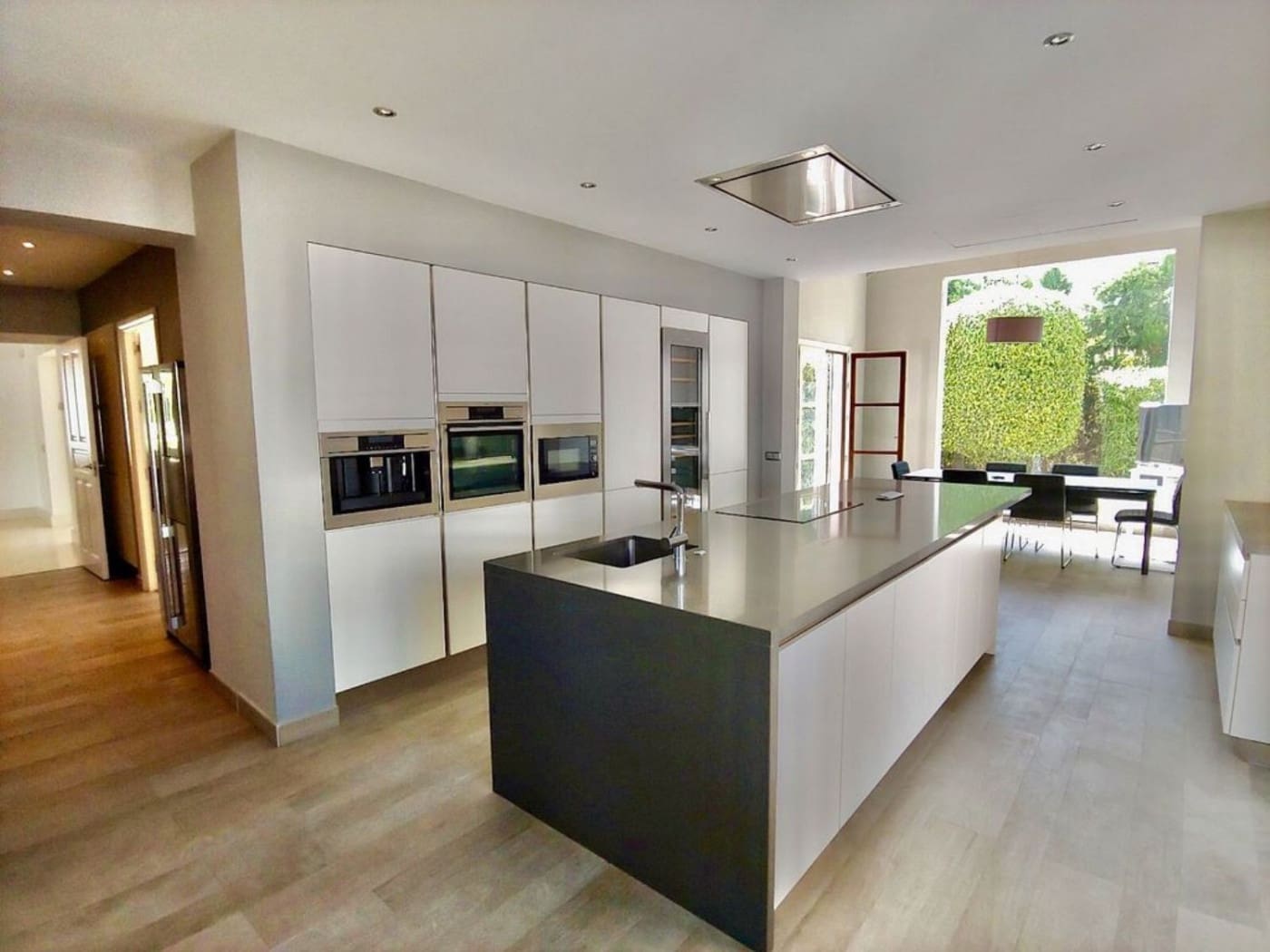 6 slaapkamer Villa te koop in Guadalmina met zwembad garage - € 4.900.000 (Ref: 9114074)