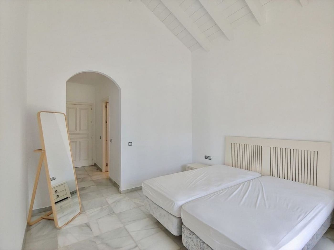 6 slaapkamer Villa te koop in Guadalmina met zwembad garage - € 4.900.000 (Ref: 9114074)