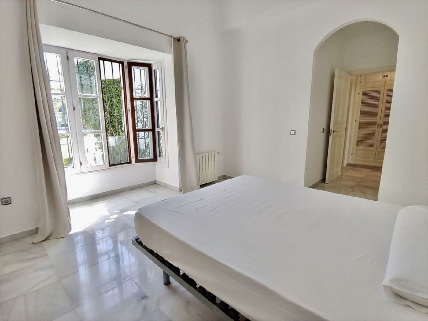 6 slaapkamer Villa te koop in Guadalmina met zwembad garage - € 4.900.000 (Ref: 9114074)