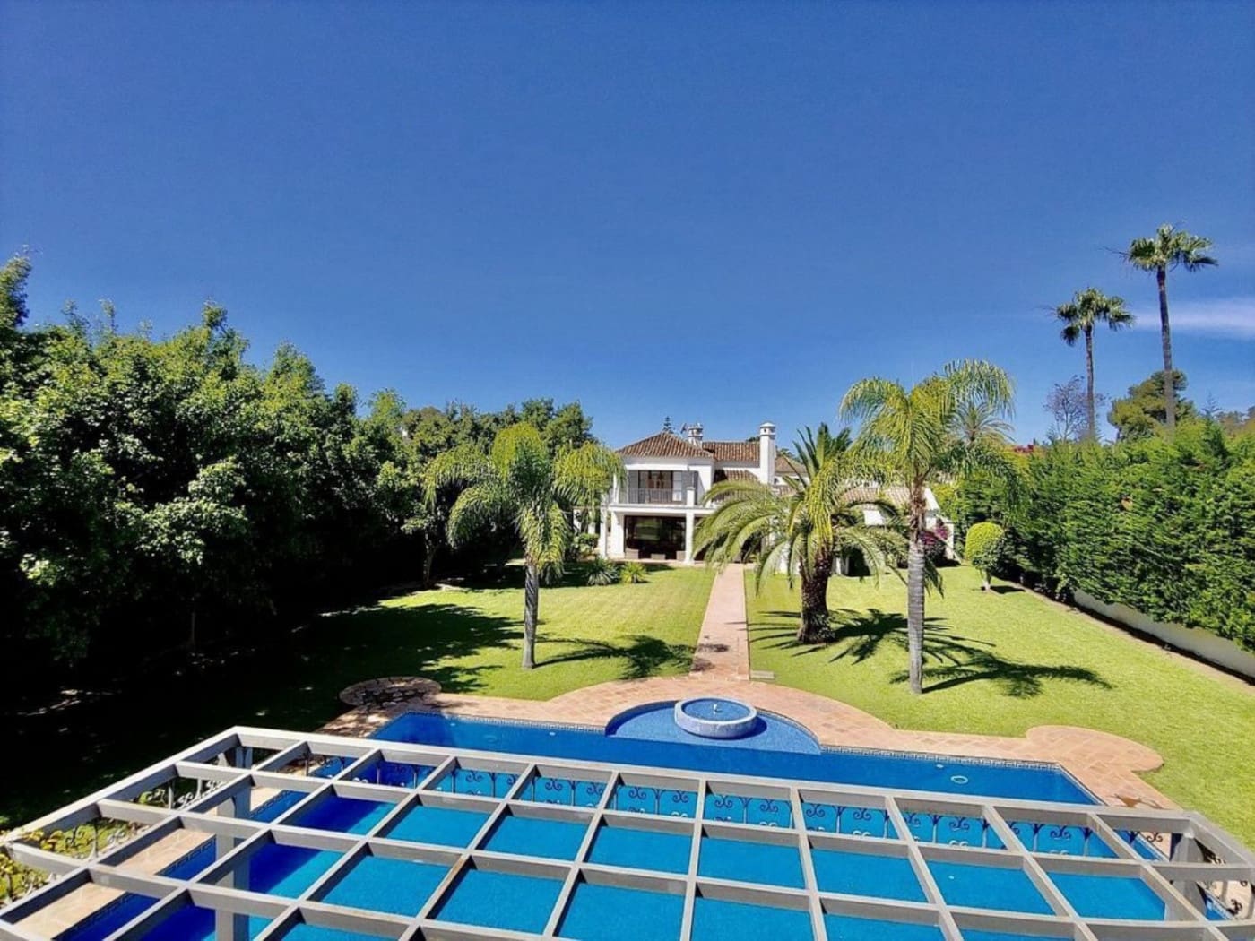 6 slaapkamer Villa te koop in Guadalmina met zwembad garage - € 4.900.000 (Ref: 9114074)