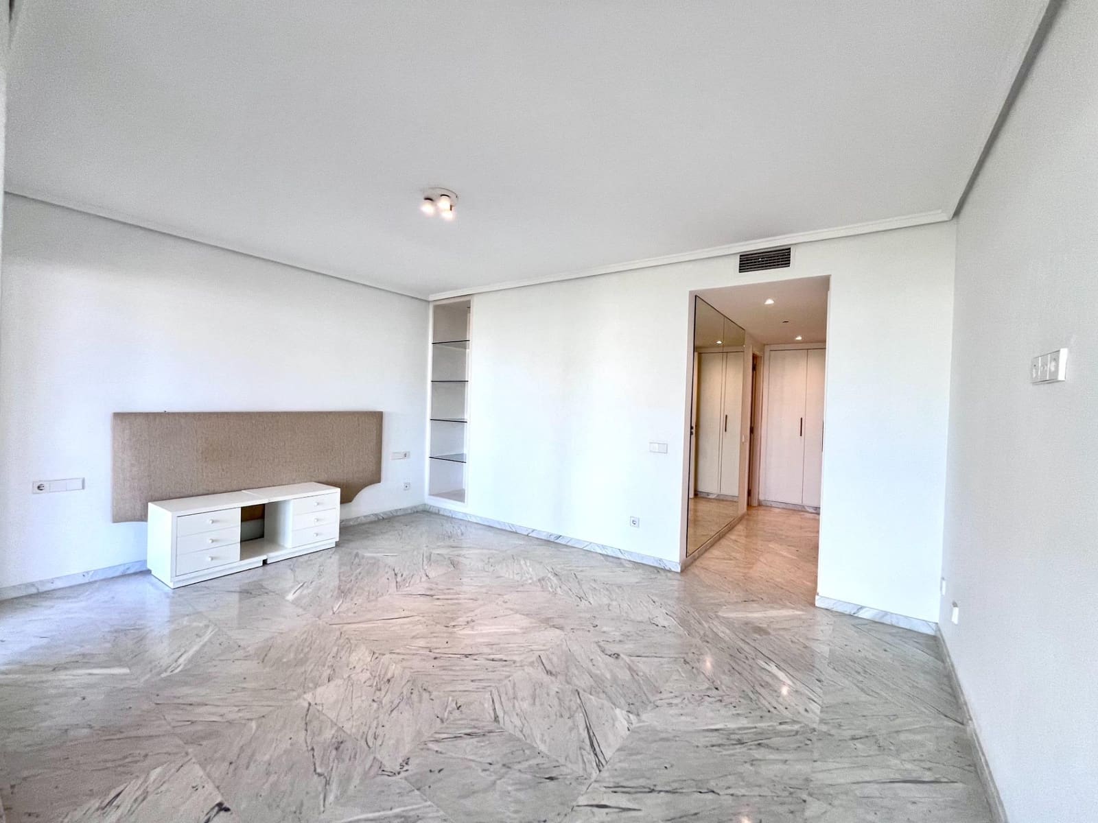 5 soverom Leilighet til salgs i Ibiza by med svømmebasseng garasje - € 2 850 000 (Ref: 9185346)